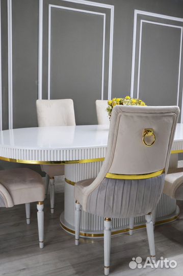 В наличии стол