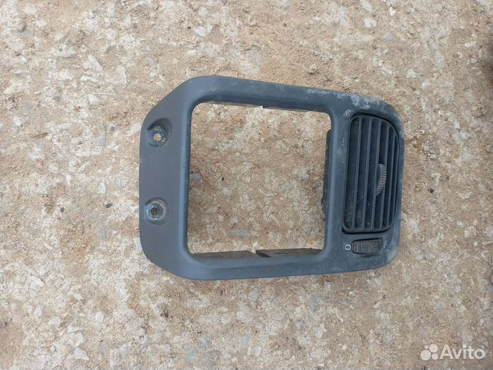 Дефлектор воздушный передний левый Volvo S40 седан