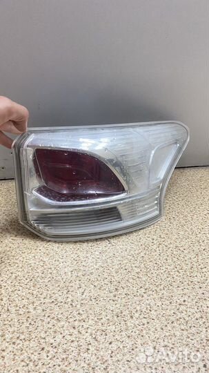 Задний правый фонарь (фара) на Outlander 3