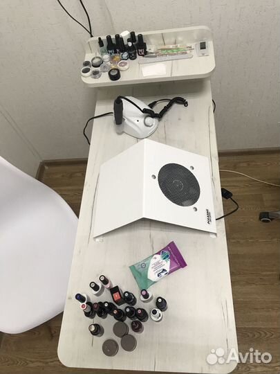 Маникюрный стол, стол для макияжа