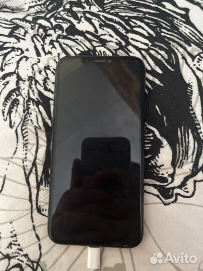 Телефон iPhone 10 64гб