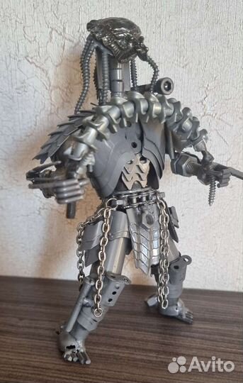 Хищник фигурка