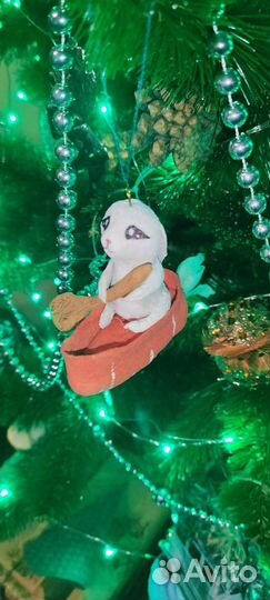 Ватная игрушка зайчик в лодке