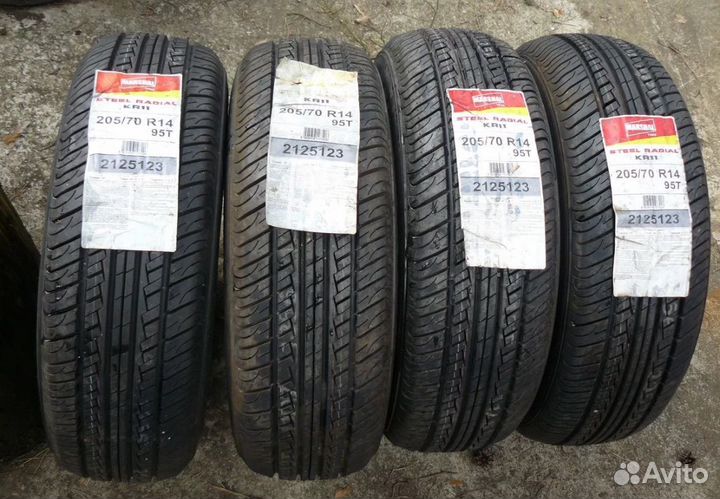 Kumho KR11 Steel Radial 205/70 R14