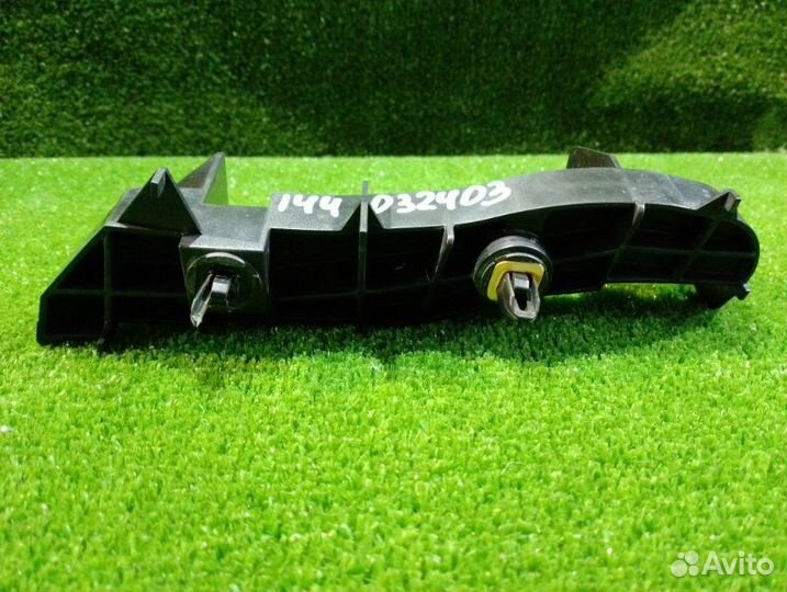 Крепление бампера заднее левое Toyota Corolla Axio