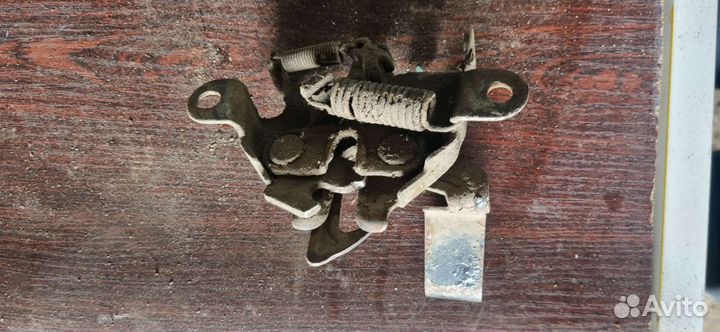 Замок капота geely mk