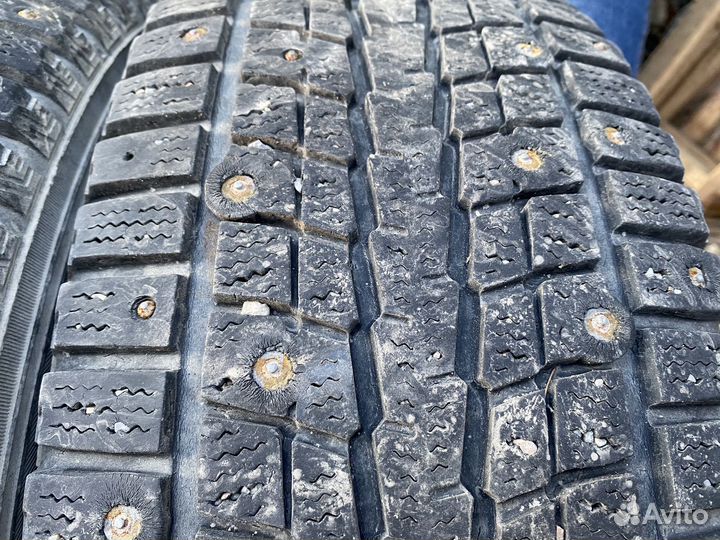 Dunlop SP Winter Ice 01 215/65 R16 99