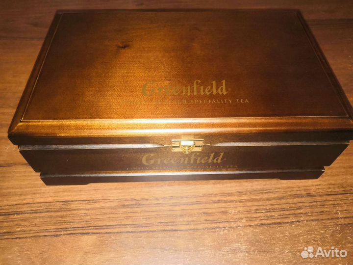 Деревянная шкатулка