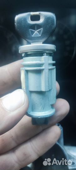 Личинка замка зажигания с ключем