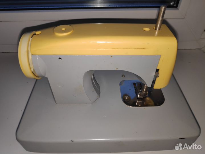 Швейная машина 