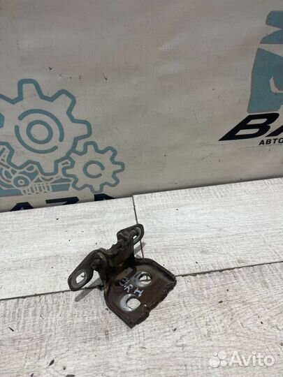 Петля двери задней правой нижняя Renault Sandero S