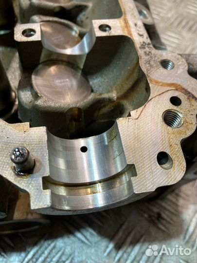 Б/У Б/У Головка блока цилиндров (ГБЦ), Mitsubishi