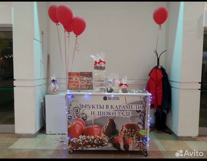 Стойка. Фрукты в карамели и шоколаде в аренду