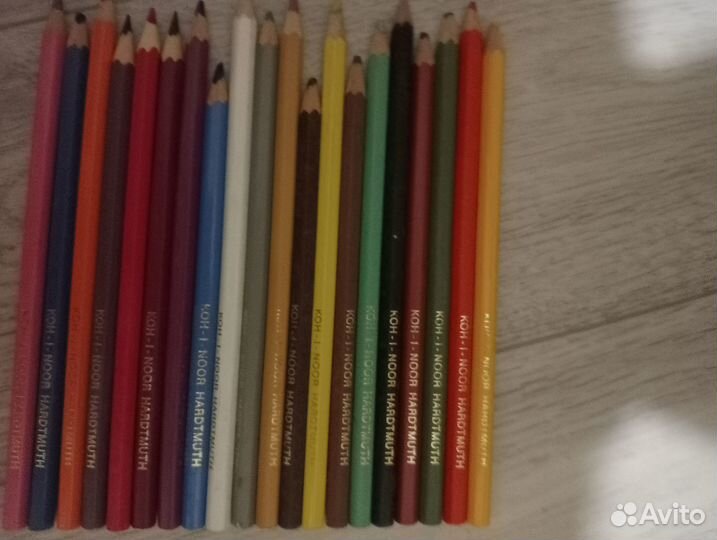 Наборы цветных карандашей
