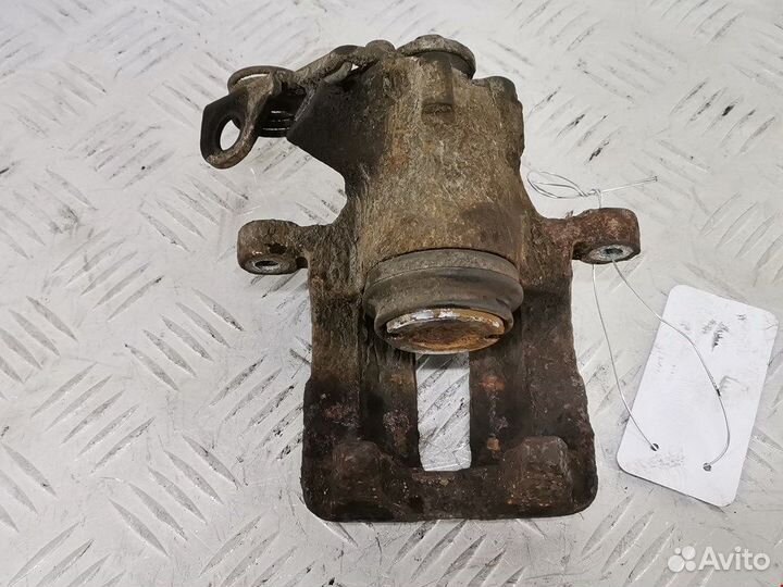 Суппорт задний правый для Audi A4 B5 8D0615424