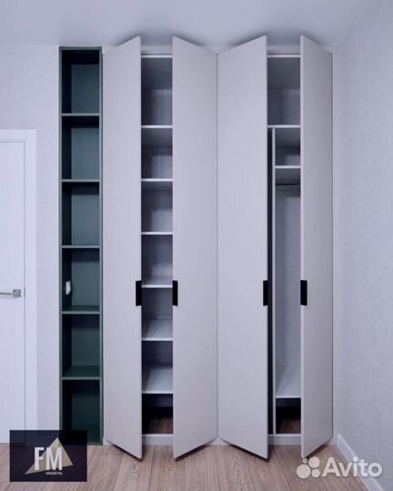 Встроенный распашной шкаф