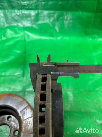 Тормозной диск передний Toyota Prius ZVW30 2arfxe