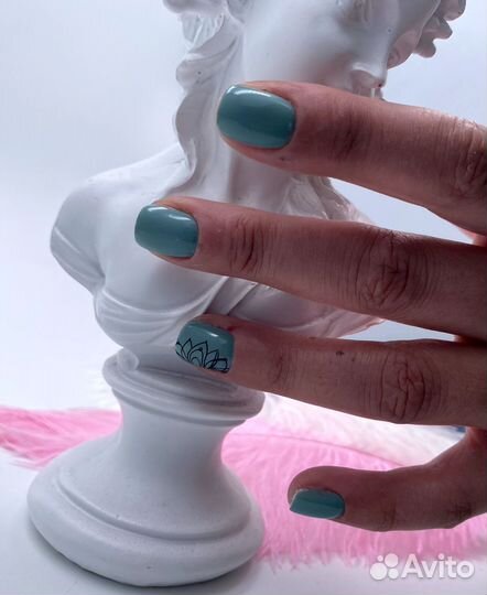 Маникюр и педикюр