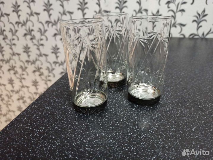 Три высокие рюмки