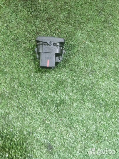 Кнопка стеклоподъемника Ford Focus 2 1.8 2010