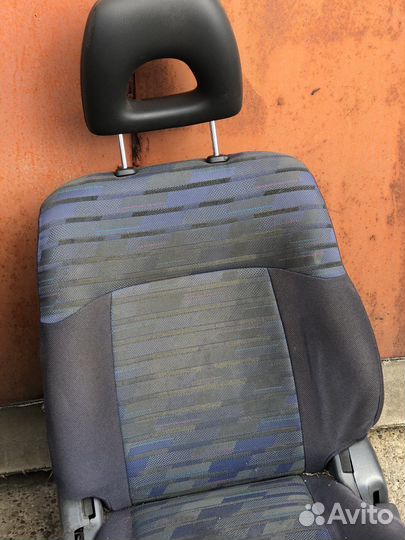 Передние сидения toyota rav4 xa10