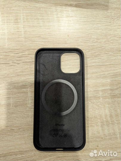 Оригинальный чехол на iPhone 12