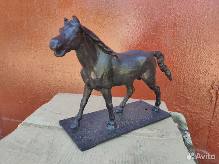 Статуэтка лошадь