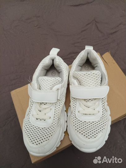 Кроссовки для девочки