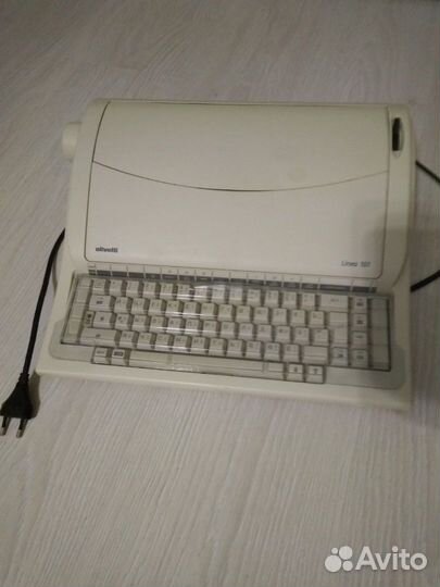 Пишущая машинка электрическая Olivetti Linea 101