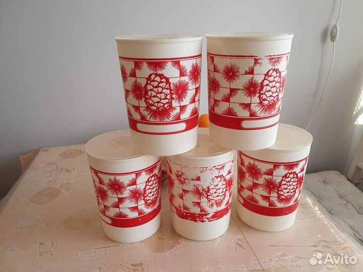 Емкости для хранения сыпучих продуктов