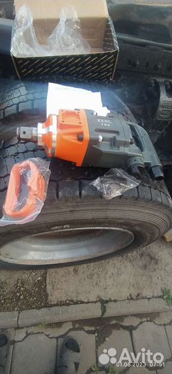 Ударный пневмогайковерт