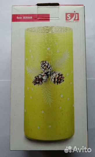 Ваза новая с декором шишки