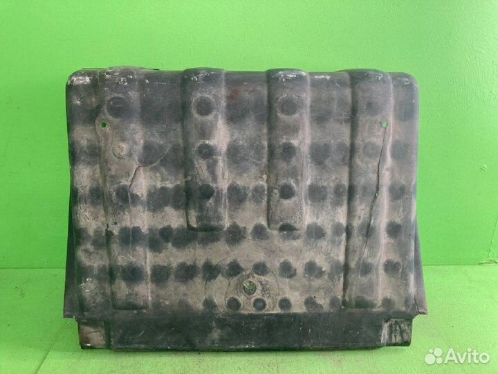 Крышка аккумуляторов MAN TGX