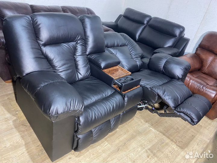 Кожаный диван реклайнер с баром
