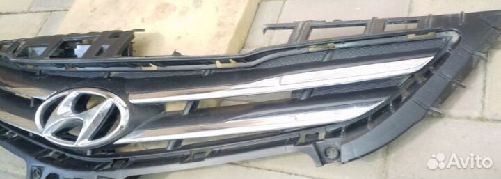 Решетка радиатора передняя верхняя Hyundai Solaris