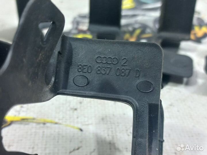 Уплотнительная резинка Audi A4 B6 AMB 2003