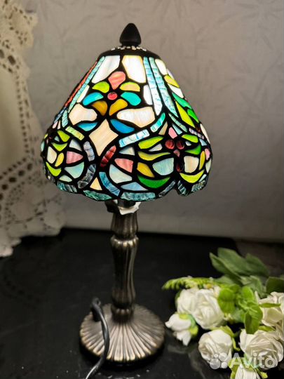 Винтажная настоьная лампа в стиле Тиффани