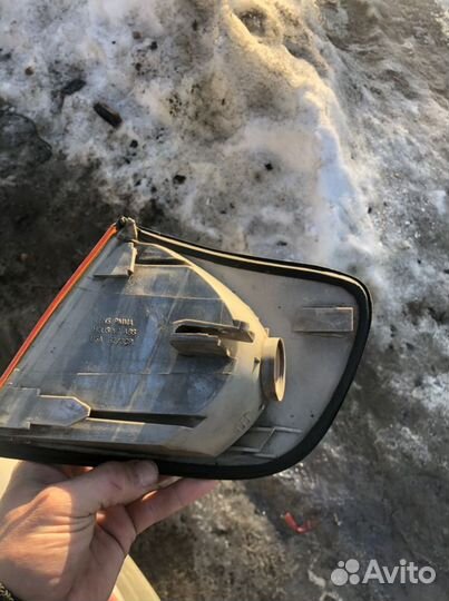 Поворотник audi 100с4