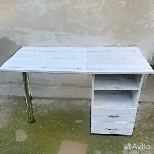 Маникюрный стол складной