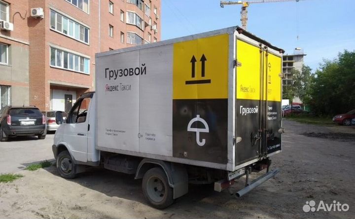 Водитель на личном грузовом автомобиле