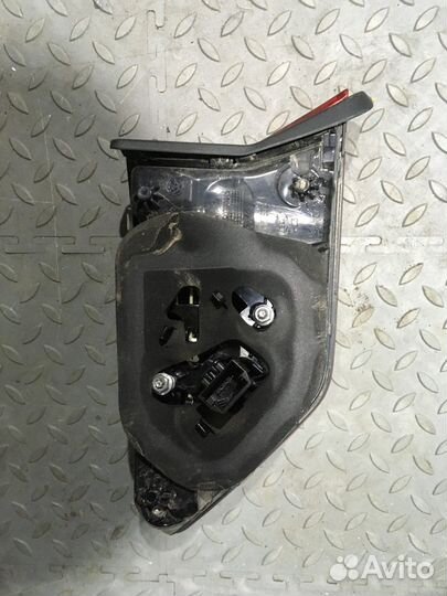Фонарь задний внутренний левый (Volkswagen Tiguan)