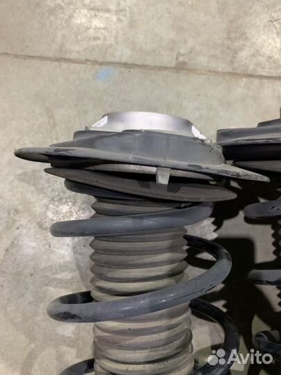 Стойки передние с пружинами передние Mercedes-Benz