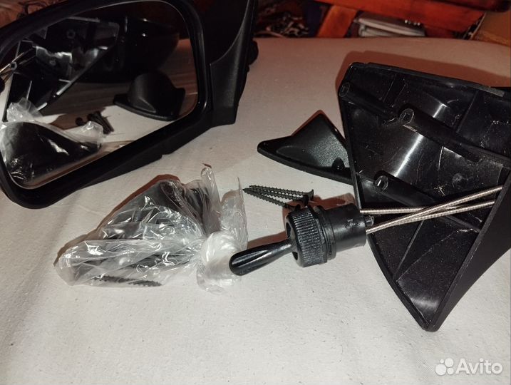 Зеркало заднего для автомобиля