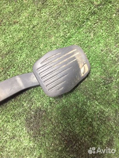 Педаль сцепления Ford С-Max седан 2.0 aoda 2008