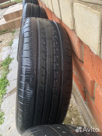 Goodyear EfficientGrip 215/60 R17 96H