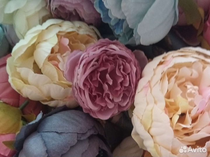 Искусственные цветы, крупные и мелкие