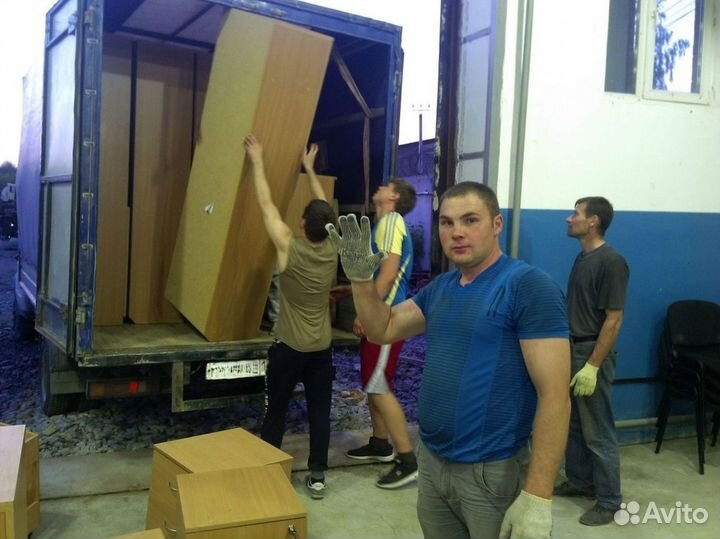 Грузчики. Бригада грузчиков. Рабочие руки