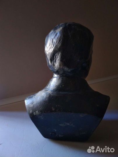 Бюст.В.Высоцкий