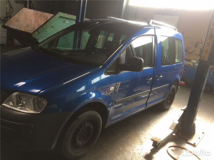 Разбор на запчасти Volkswagen Caddy 2004-2010