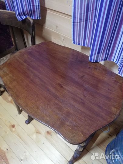 Антикварный столик для рукоделия